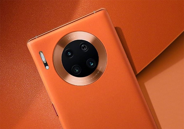 A closer look at the quad rear cameras of the Huawei Mate 30 Pro 5G.