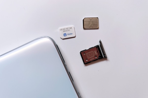 SIM card tray of the realme X3 SuperZoom.