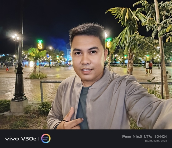 📸 vivo V30e 5G low-light selfie