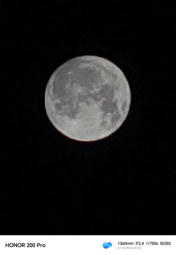 HONOR 200 Pro moon shot.