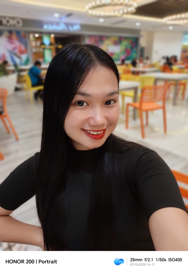 HONOR-200-sample-selfie-indoor