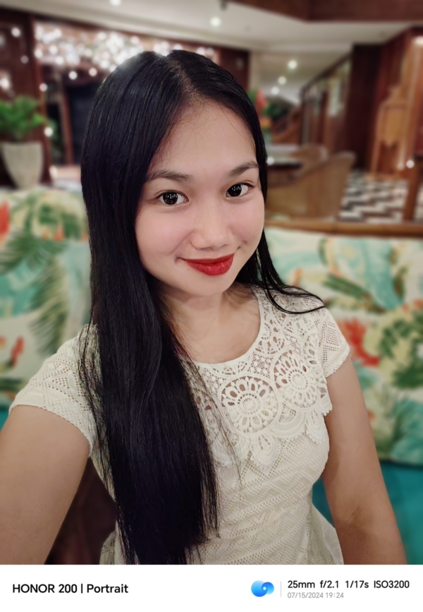 HONOR-200-sample-selfie-indoor-night